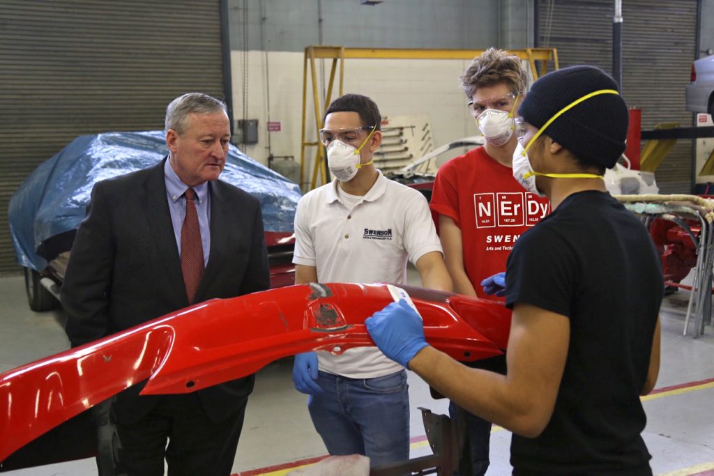 Mayor Kenney with automotive students at Swenson