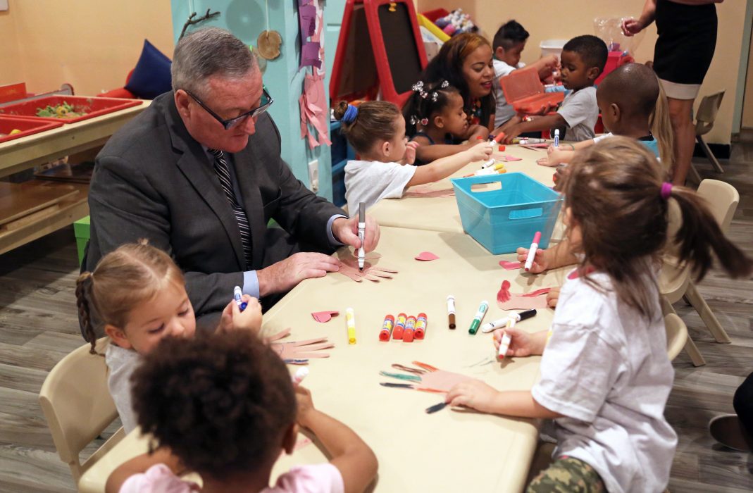 Mayor Kenney and PHLpreK students at Beautiful Beginnings create “kissing hands”