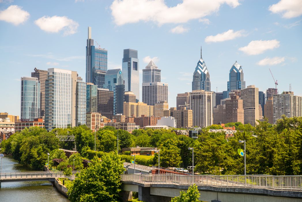 picture of philadelphia skyline on a sunny day