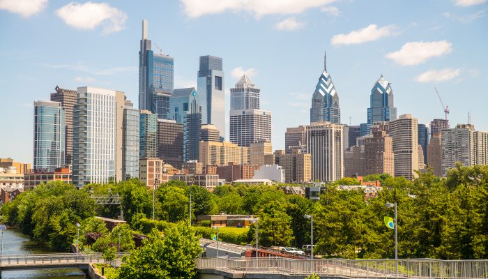 picture of philadelphia skyline on a sunny day