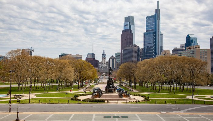 the city of philadelphia skyline from the Benjamin Franklin parkway