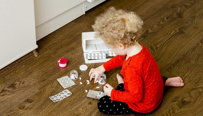 How to safely throw away old medicines - Vital Record