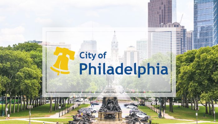 Logotipo de la ciudad de Filadelfia en una foto del Parkway