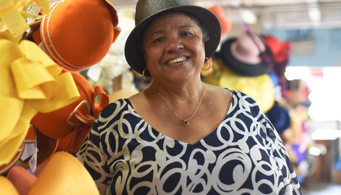 Une femme travaillant dans sa petite entreprise.