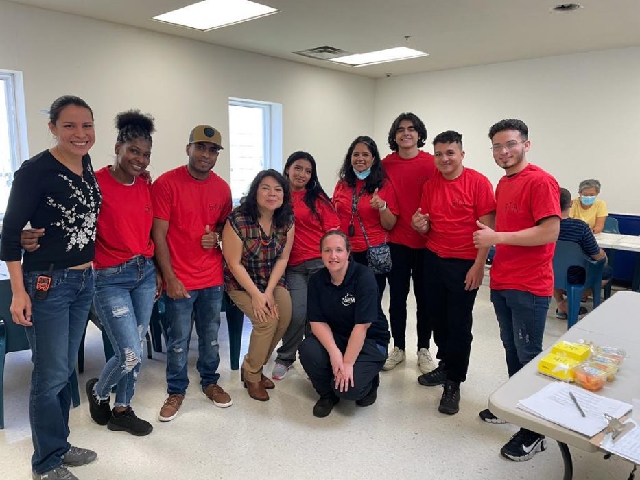 Migrant Welcome Center Alums volunteer team