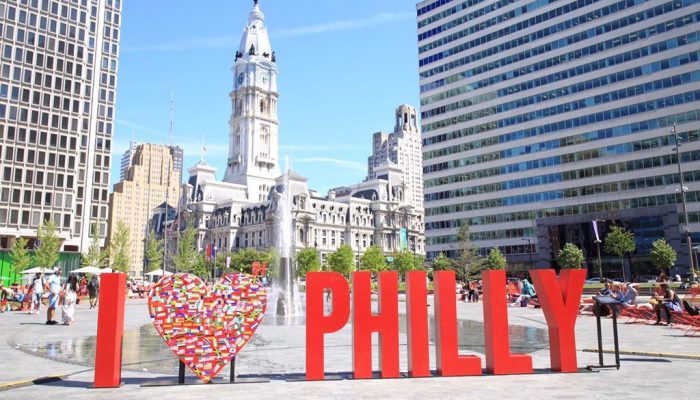 A escultura I heart Philly no LOVE Park