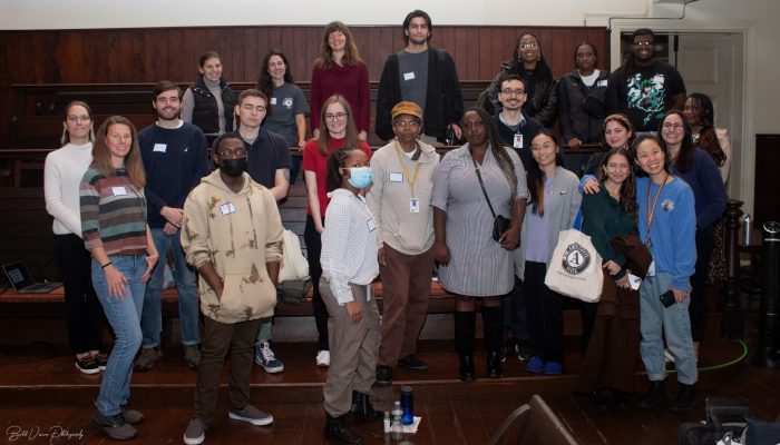 Membros da AmeriCorps durante uma reunião na Filadélfia