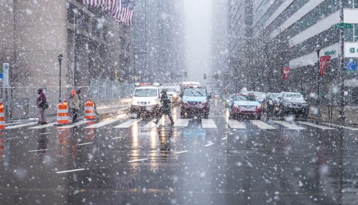 Imagem da neve caindo no centro da cidade de Filadélfia