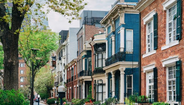 Rowhomes and a street lamp