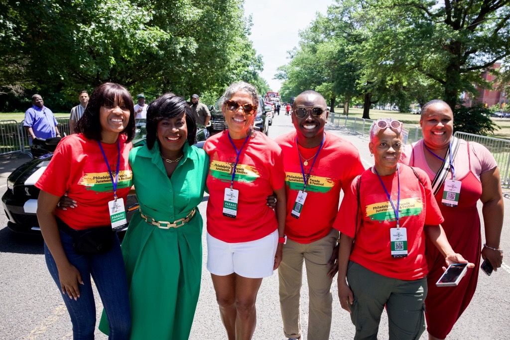 Mayor Parker standing with a group of people wearing Juneteenth shirts